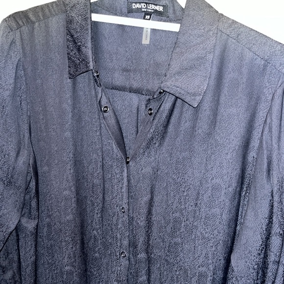 Black & Dark Grey Snakeskin Print Button Snap Shirt by David Lerner. Size XS. - Picture 2 of 9